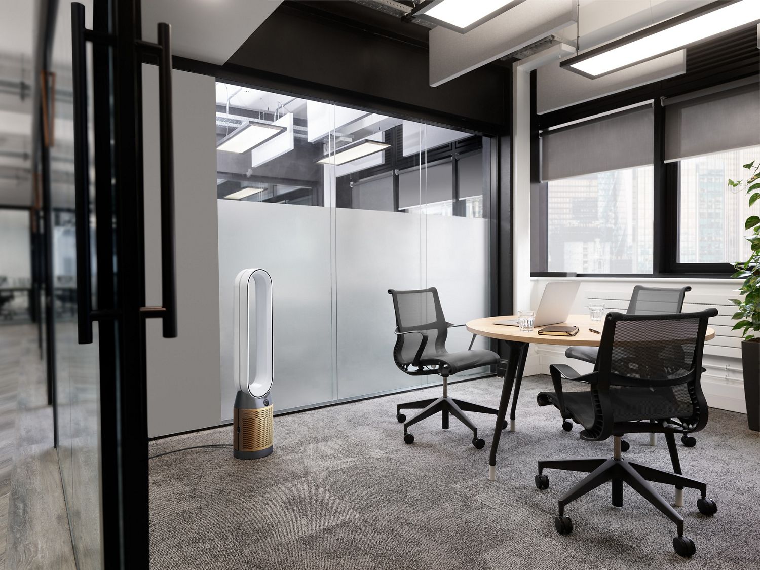 Dyson Purifier Cool Formaldehyde dans une salle de réunion